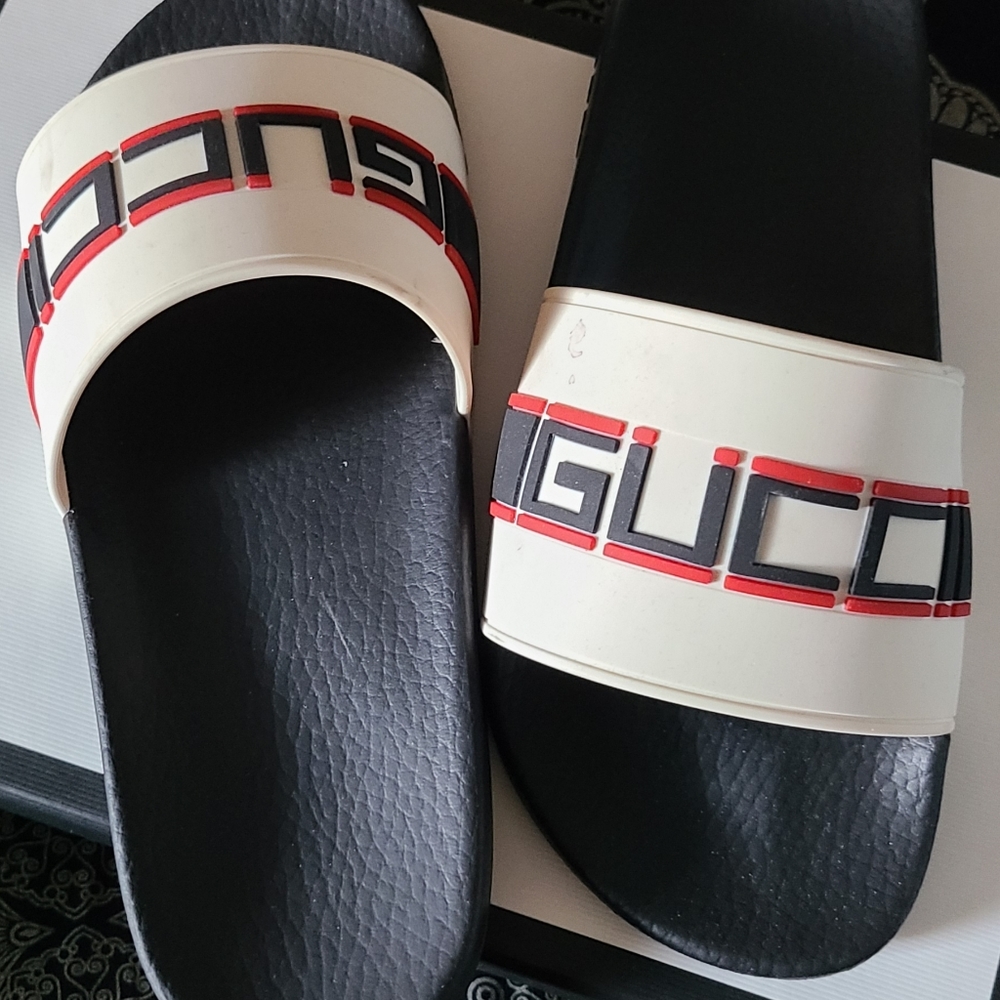 AUTHENTIC GUCCI SLIDES size 8